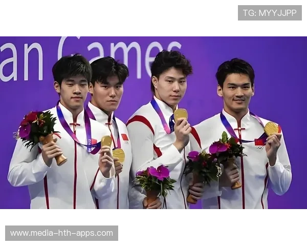 游泳接力惊险逆转，团队配合获全网点赞