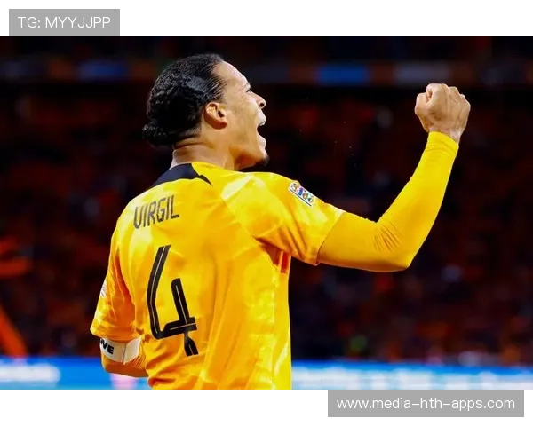 范戴克底线拦截传中,顺势大脚解围化解危机 范戴克底线拦截传中,顺势大脚解围化解危机