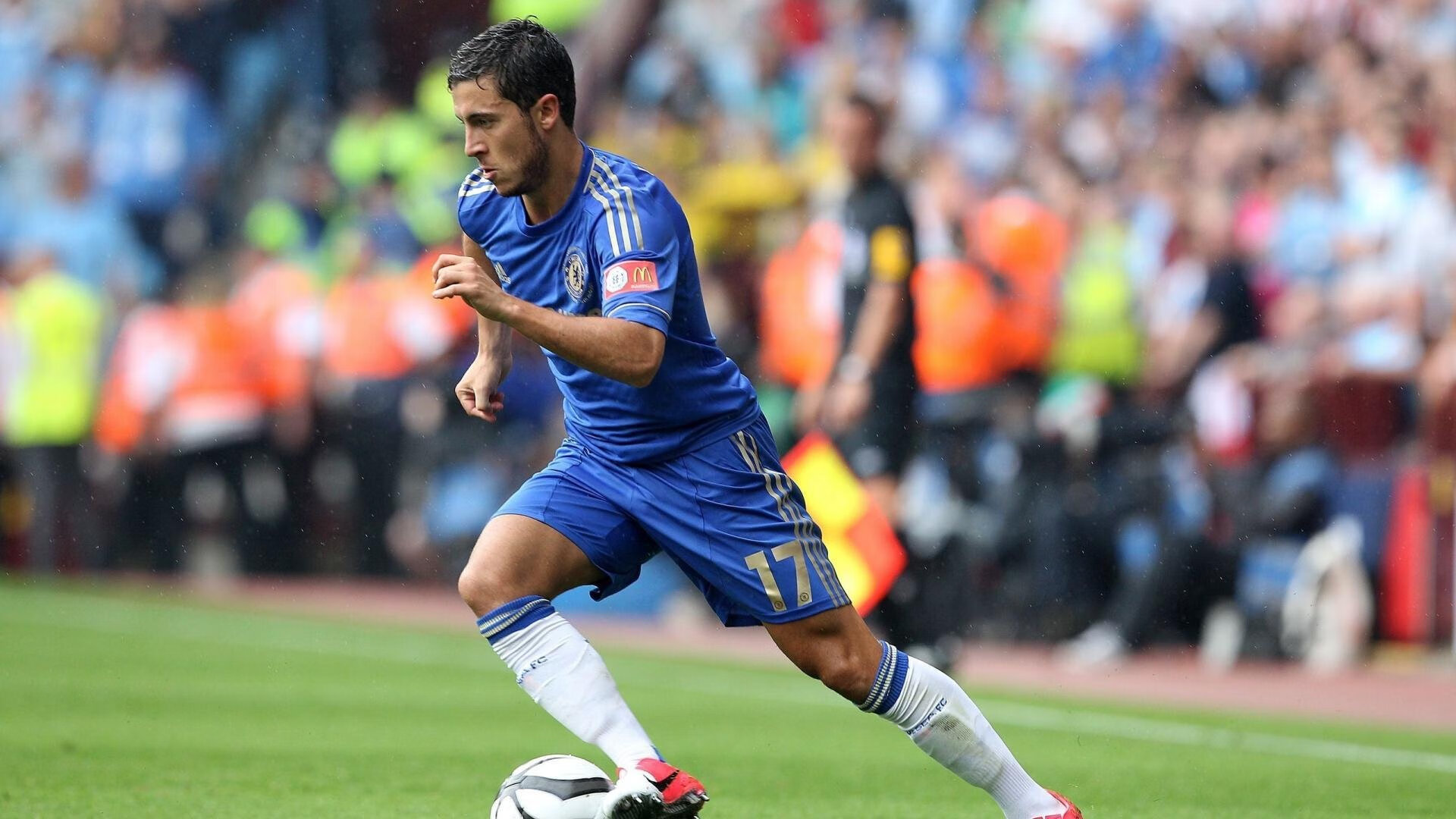 梅西达成400助攻纪录队友疯狂起哄全场尖叫，梅西职业生涯总助攻